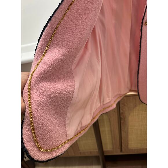 Vintage Chanel Pink Wool Boucle Jacket size 40, 1994 - Picture 9 of 9